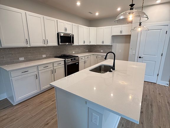 4th image of 816 Possman Way