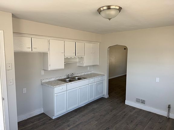 3rd image of 2704 W Garden St