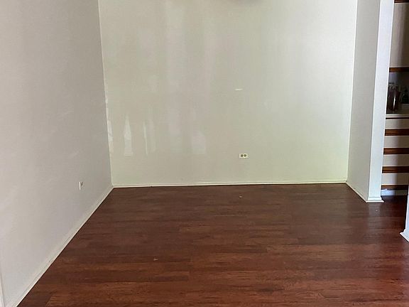3rd image of 6106 Knoll Valley Dr