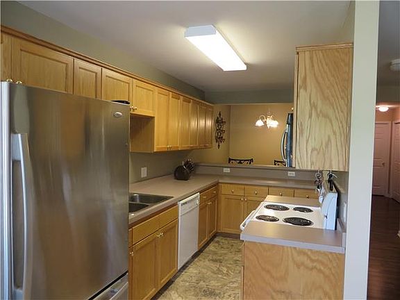 3rd image of 2415 E 27th Ter