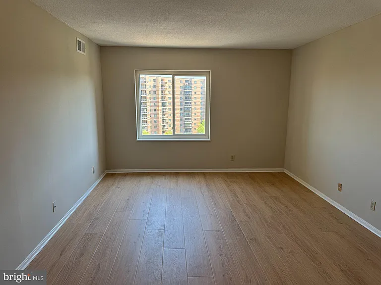 8360 Greensboro Dr #917 — Photo 15