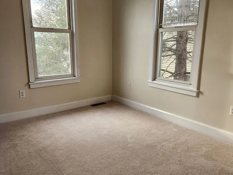 120 Cooper St — Photo 10