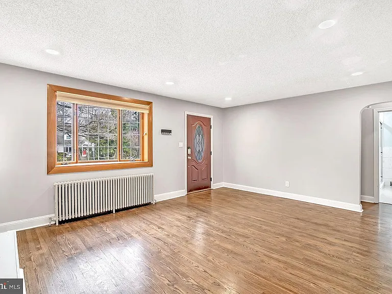 32 Cranbury Rd — Photo 6