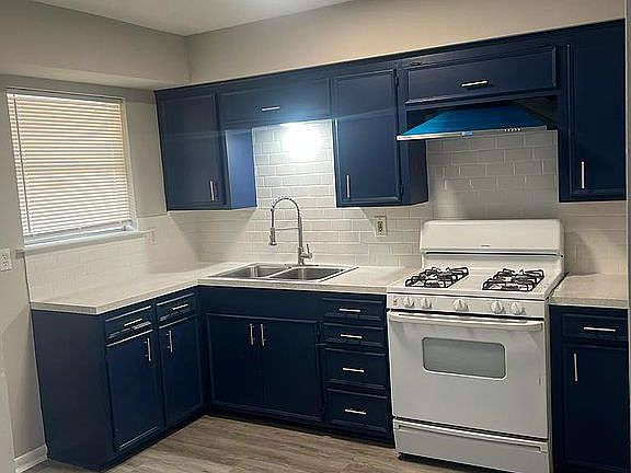 4th image of 1412 Avenue C St