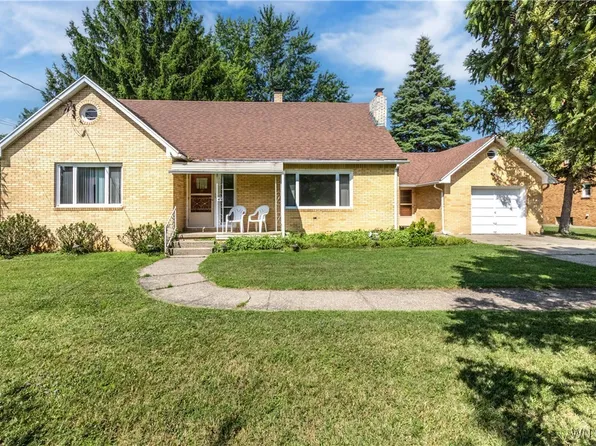 49 Bielak Rd, Orchard Park, NY 14127