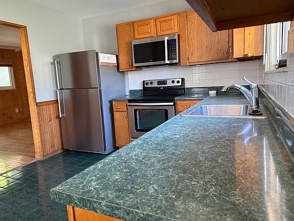 4th image of 23024 Piper Ave
