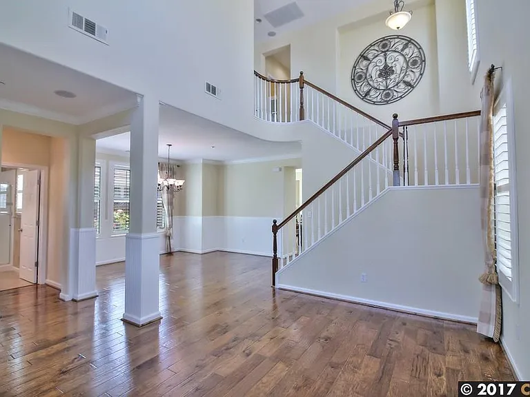 2743 Cathedral Cir — Photo 2