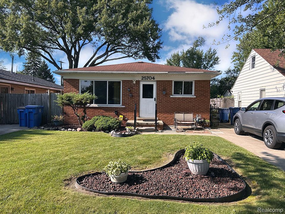 1st image of 25704 Currier St