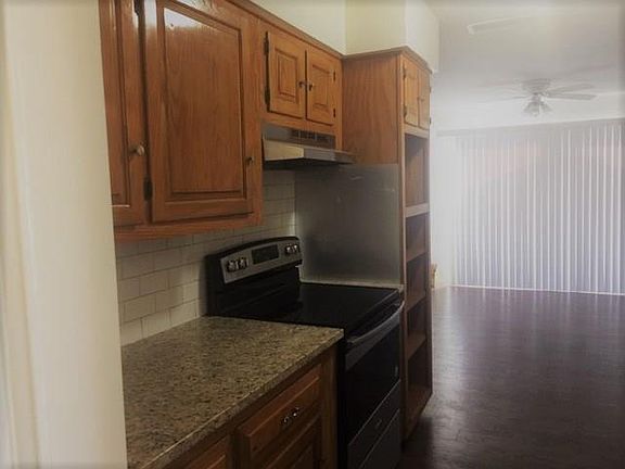 4th image of 2838 Golfing Green Dr