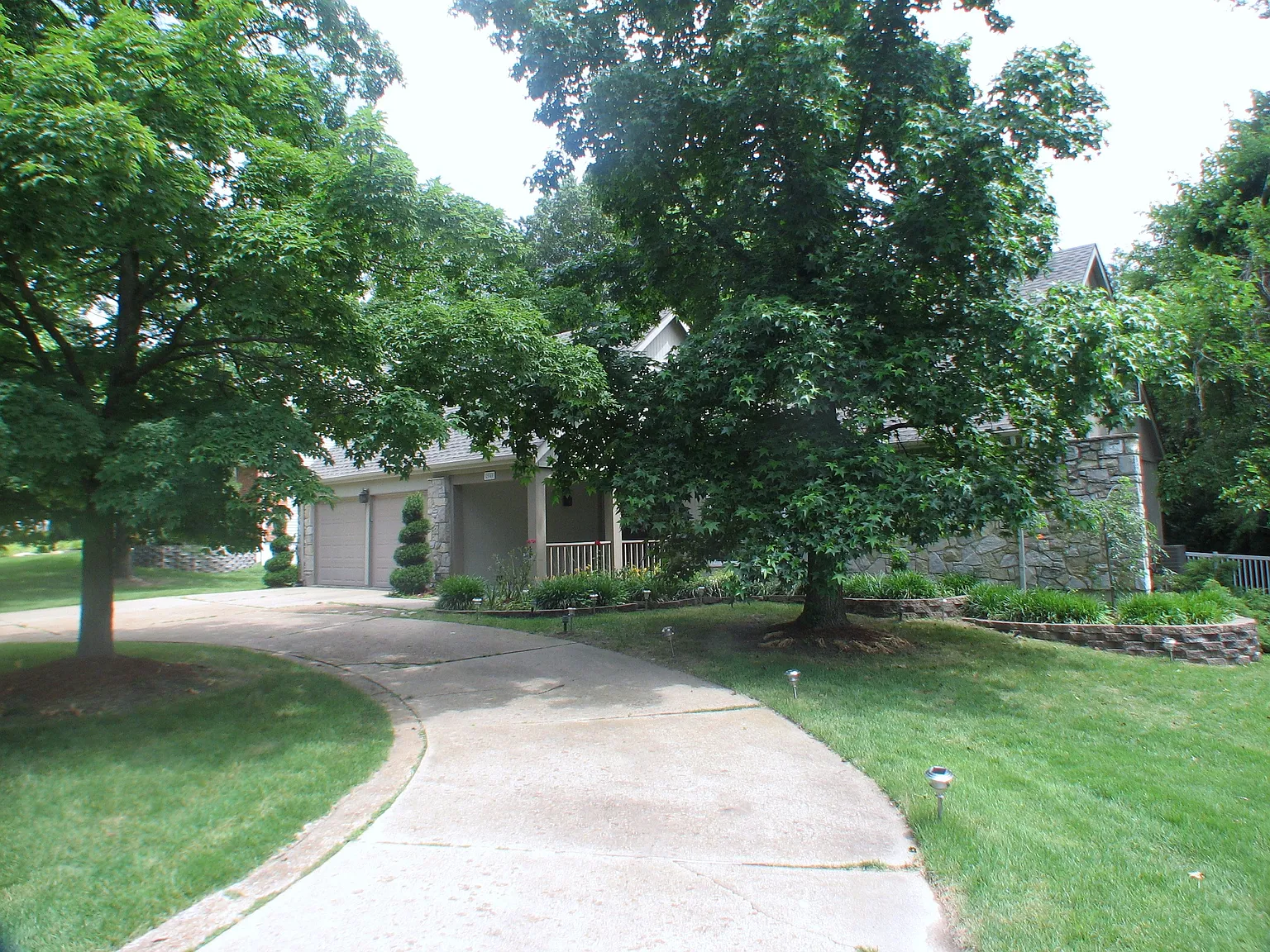 2040 Baxter Rd photo 1
