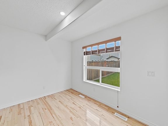 5th image of 3120 25th Ave NW