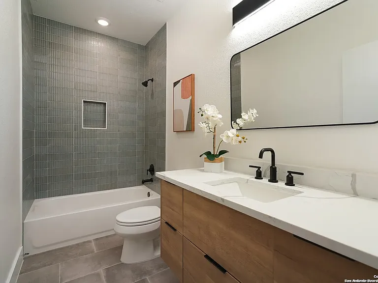 511 S Olive St #102 — Photo 15