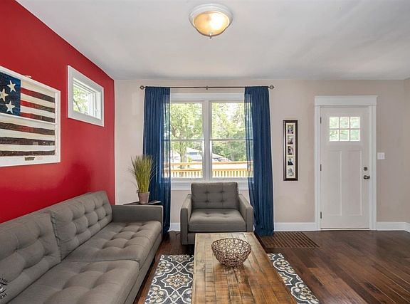 5th image of 15444 Waverly Ave