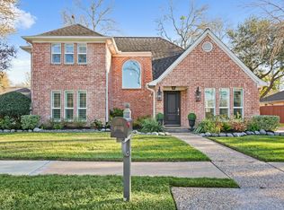 2011 Plantation Dr, Richmond, TX 77406