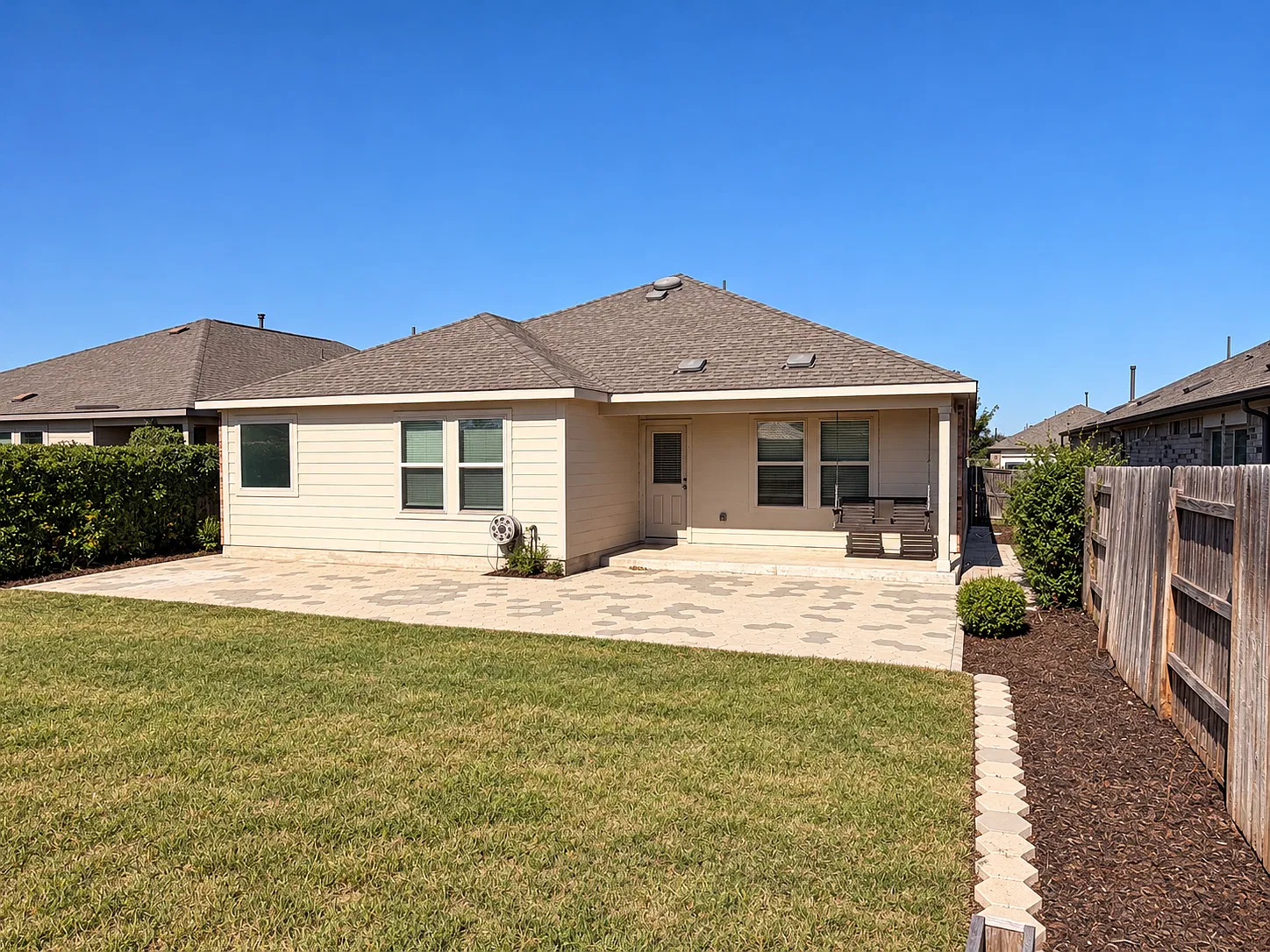 3 bed, 1964 sqft, $2,395 — Photo 2