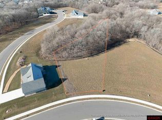 2113 Deerwood Dr, Mankato, MN 56003