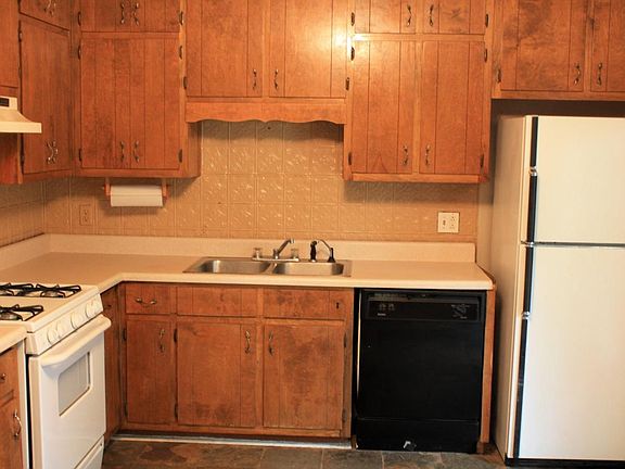 Kitchen with dishwasher