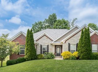 3417 Royal Lake Dr, Floyds Knobs, IN 47119
