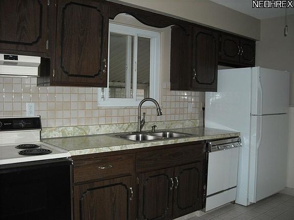 3rd image of 6428 Almont Dr