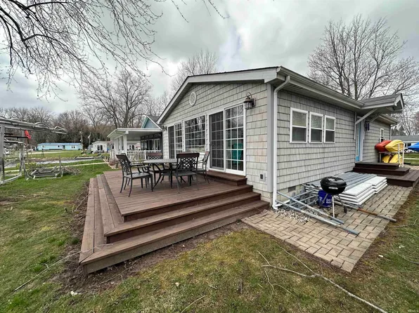 8665 S Valentine Ct, Claypool, IN 46510