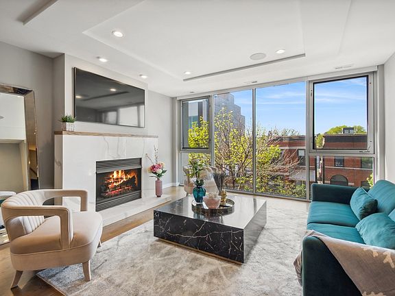 2nd image of 2020 W Armitage Ave #3E