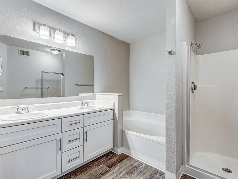 Pavilions at Silver Sage Apartments — Photo 39