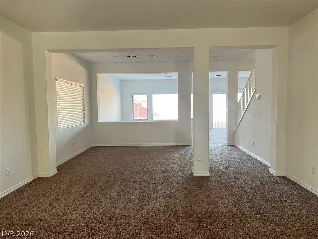 4 bed, 2.5 bath, 3054 sqft, $2,950 — Photo 2