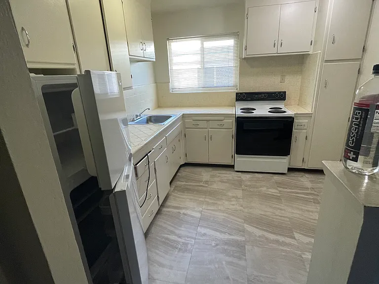 2253 2nd Ave #4 — Photo 9