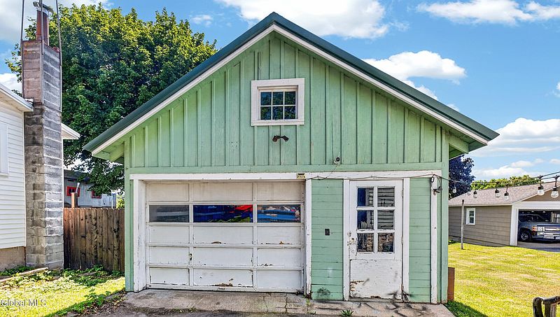 3rd image of 14 Berthoud Street