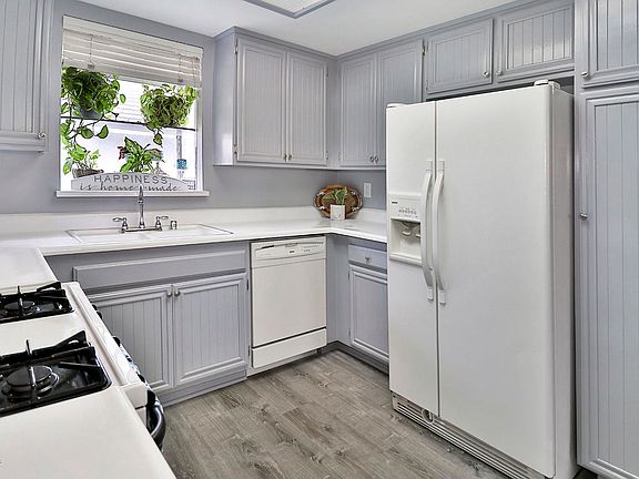 5th image of 26846 Claudette St Unit 210
