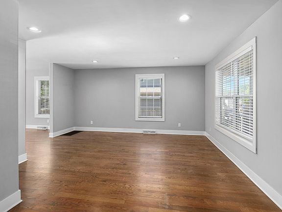 3rd image of 428 Charles Ave SE