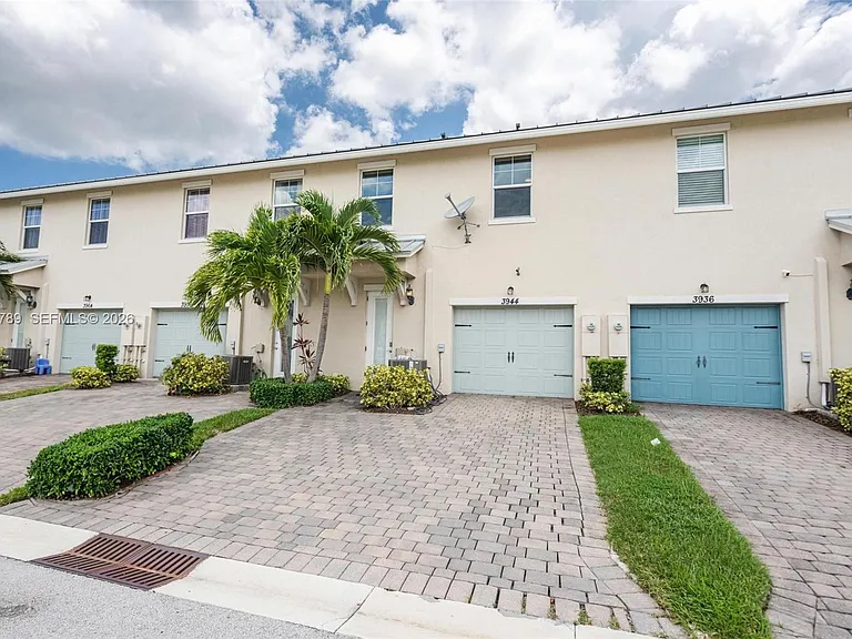 3944 Poinciana Ln #3944 — Photo 5