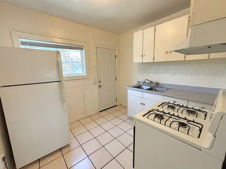 10th St. & Michigan Ave. Apartments — Photo 6