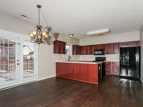 5th image of 5427 Montavia Ln