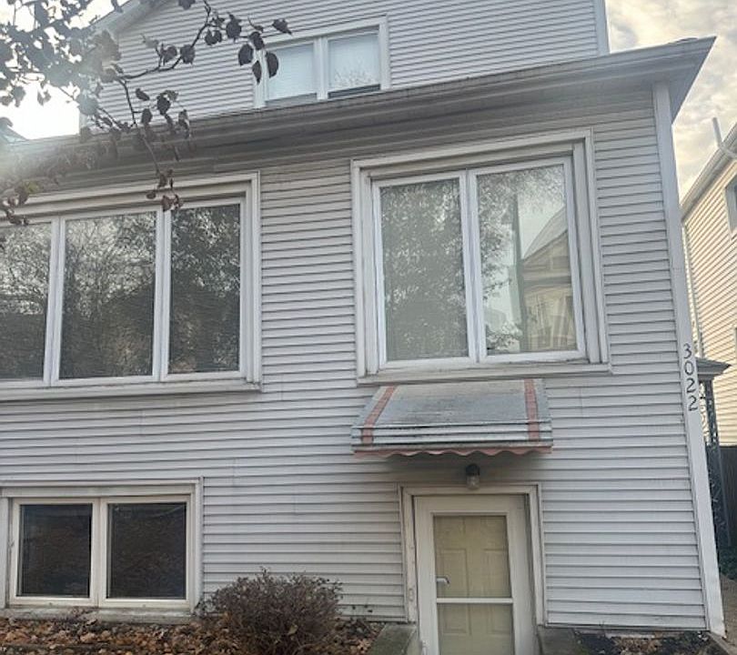 1st image of 3022 N Oakley Ave #G