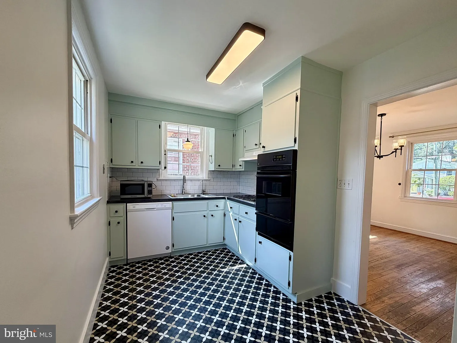 3 bed, 1.5 bath, 1365 sqft, $3,600 — Photo 4