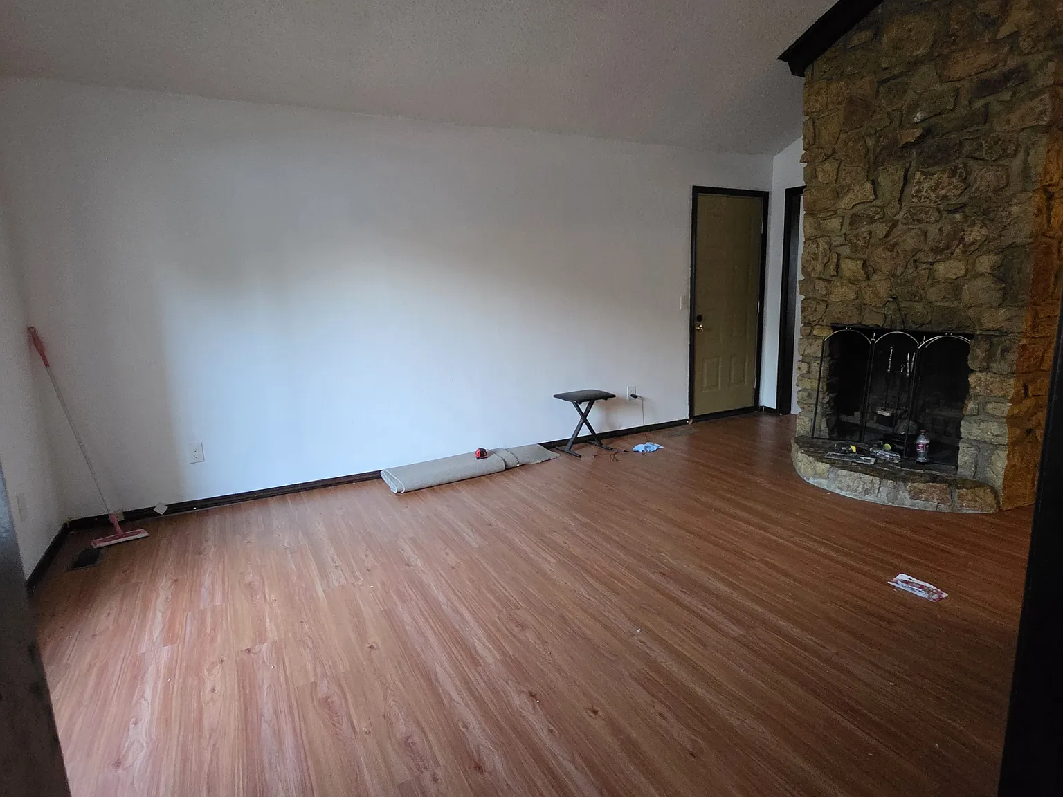3 bed, 2.5 bath, 1840 sqft, $1,700 — Photo 4