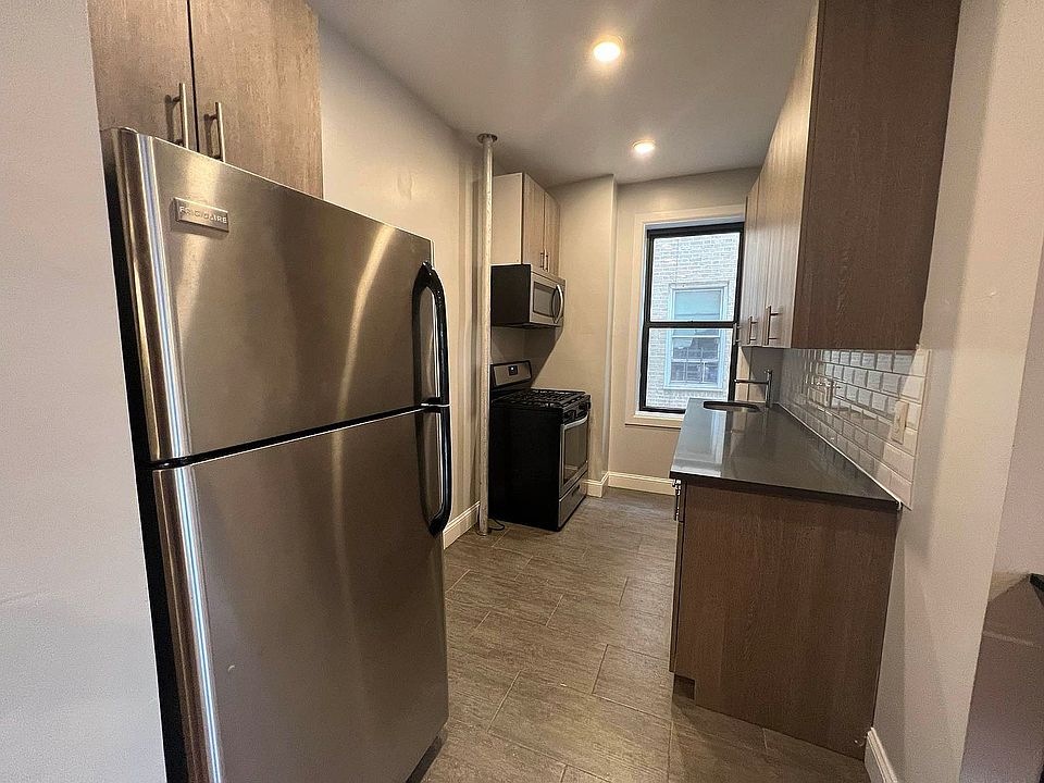 2nd image of 565 W 190th St #3A