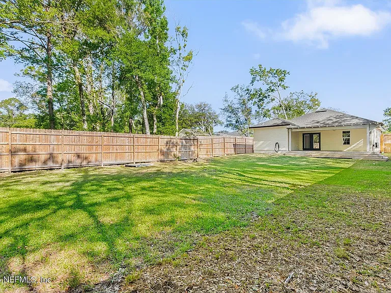 406 E Cochran Ave — Photo 15