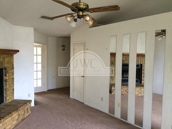 4th image of 2304 Hemlock Dr