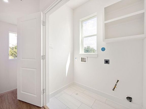 2nd image of 1739 Mary St