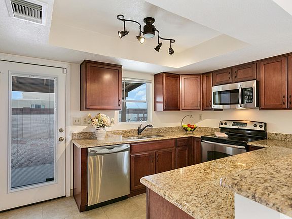 3rd image of 1081 N Fleetwood Pl