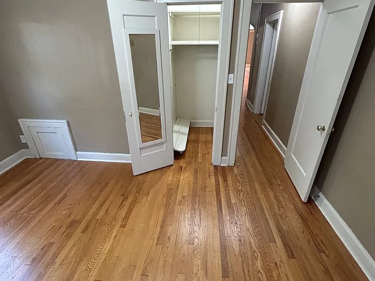5446 Charlotte St — Photo 25