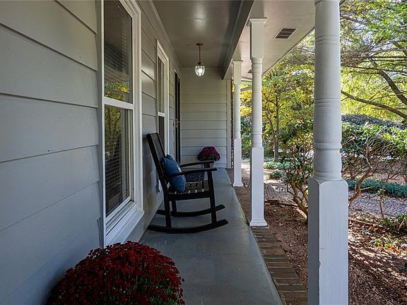 5th image of 671 Favorwood Dr SW