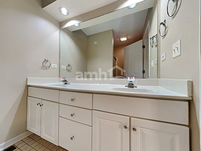 3415 Turnberry Dr — Photo 9