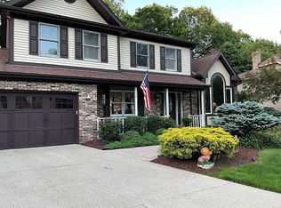 6815 Chadbourne Dr, Valley View, OH 44125