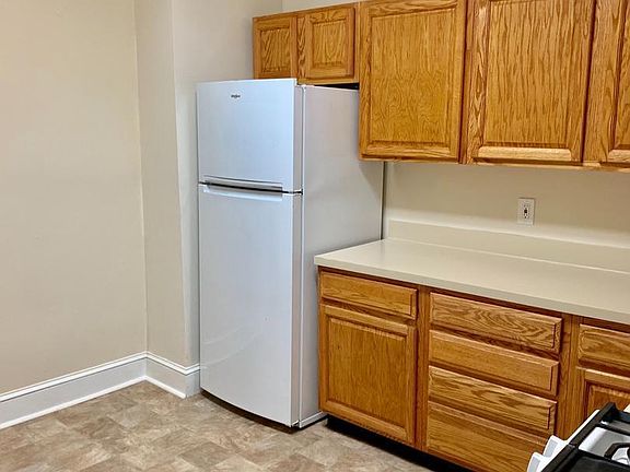 4th image of 207 N Connell St