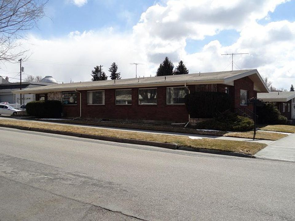 1st image of 220 Ash St