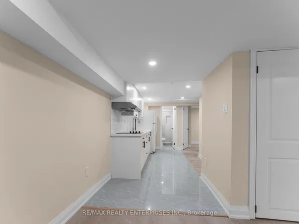 60 Wakelin Ter, Saint Catharines, ON L2M 4K9