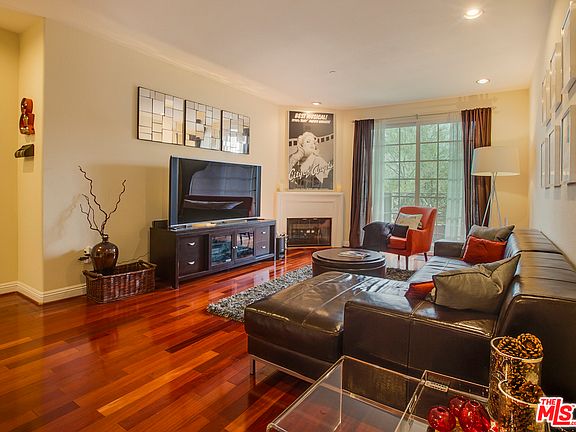 3rd image of 10740 Moorpark St APT 206